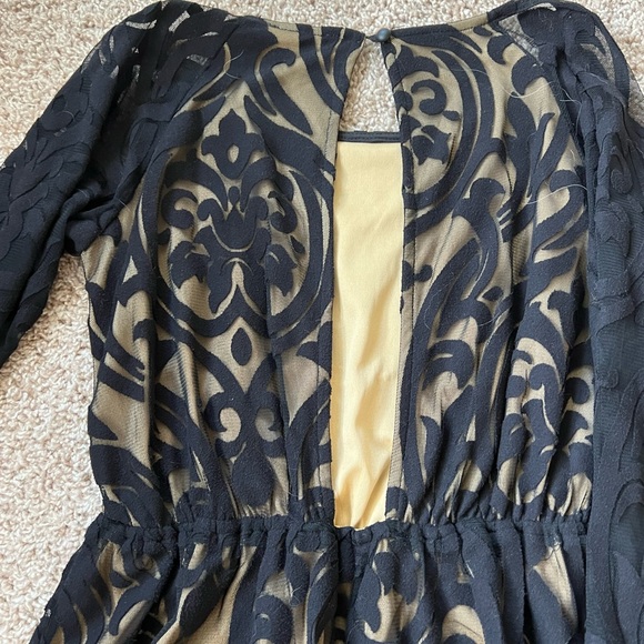 Beautiful lace romper - Picture 4 of 5